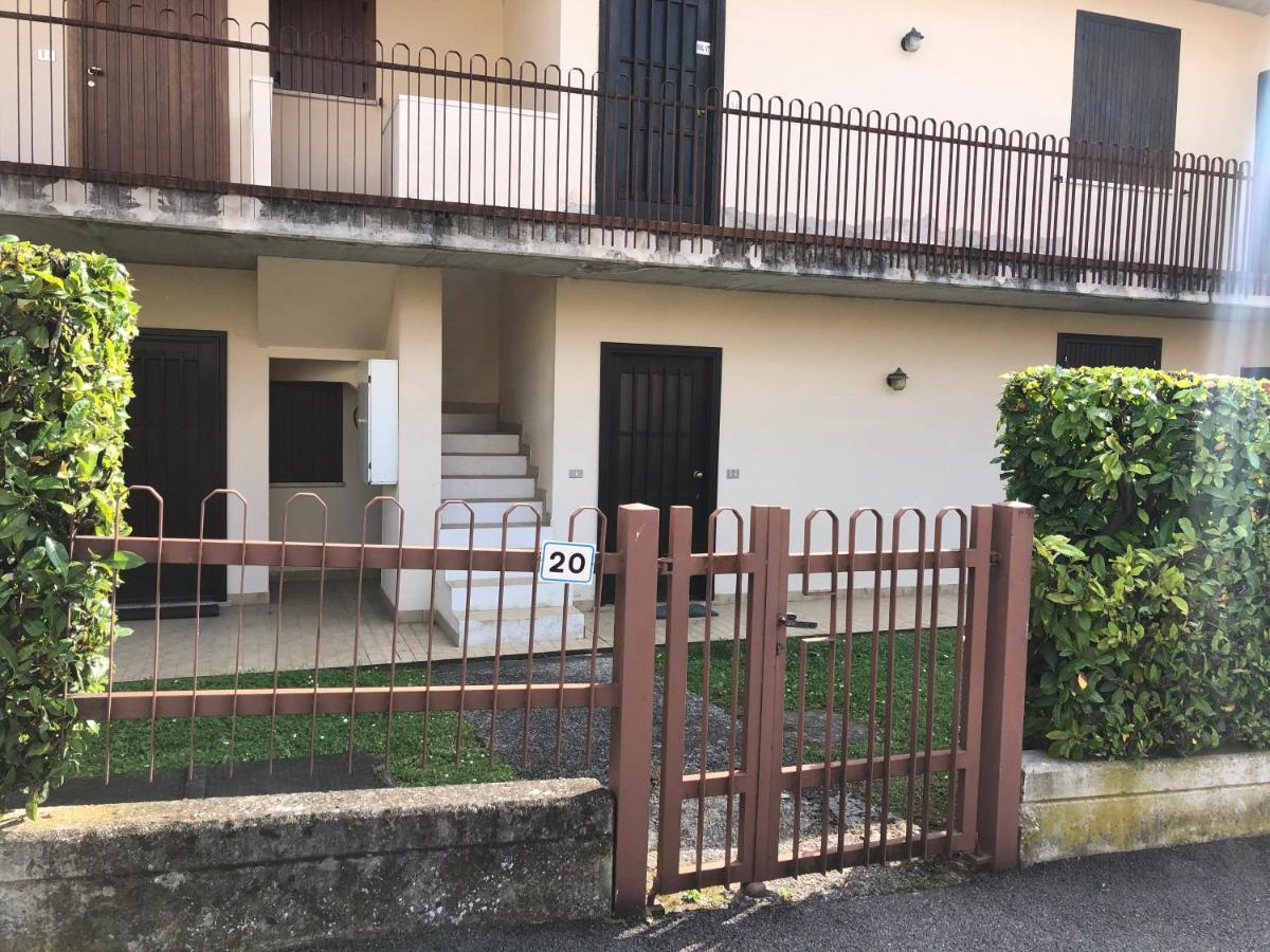 Appartamento Con Piscina A Lazise Exterior photo